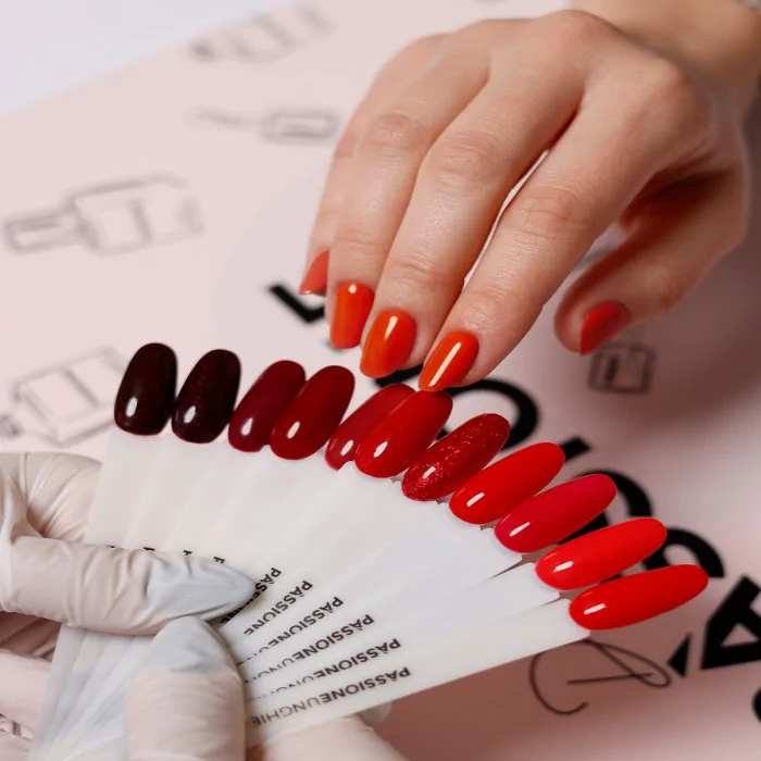 Red nail designs: original ideas and tips